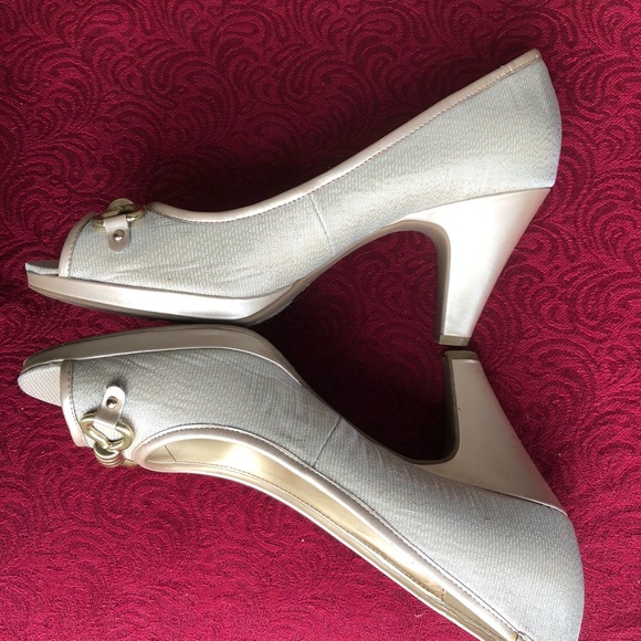 New Gold and Silver Pumps - Anne Klein - size 9M - Picture 2 of 5